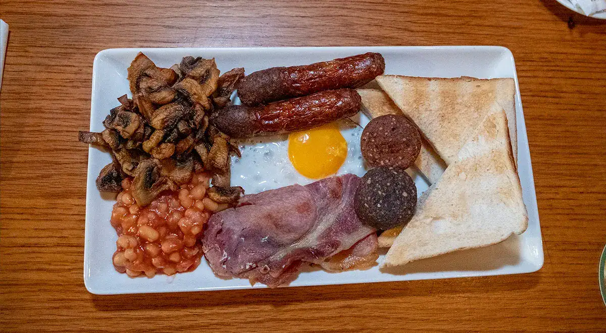 Irish breakfast with bacon, sausages, eggs, black pudding, and toast at O'Connell's Bar Dublin.
